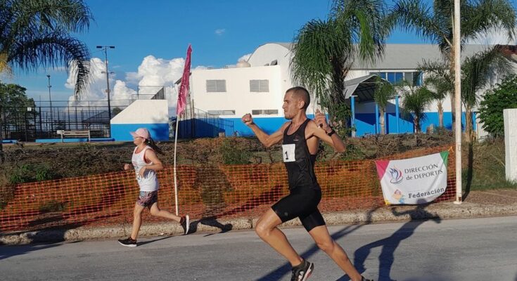 Con un ritmo demoledor el concordiense Juan Segovia triunfó en la “Maratón Aniversario Ciudad de Federación”