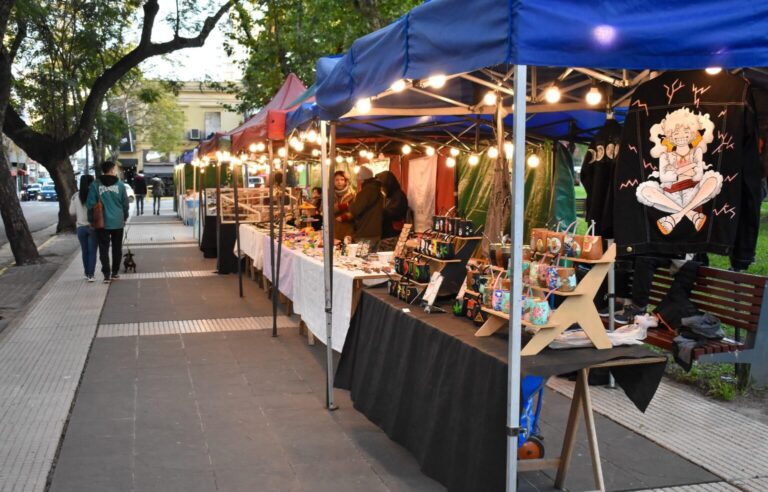 Emprendedores locales exhiben su talento en las ferias de agosto