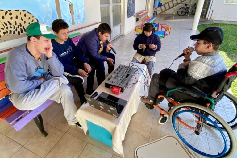 Las radios escolares fortalecen la inclusión y el vínculo comunitario en las EPEI de Entre Ríos